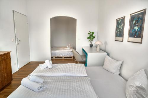 two beds in a room with a mirror at 2 bedrooms & free parking in Vienna