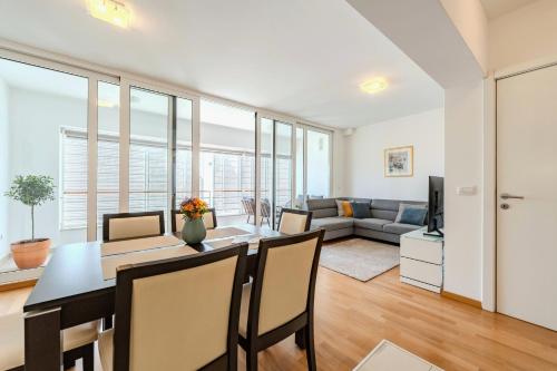 Marie 2 BR Apartment