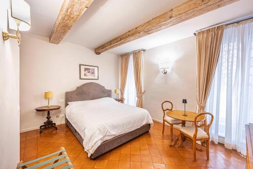 Palazzo Costaguti luxury and terrace up to 6