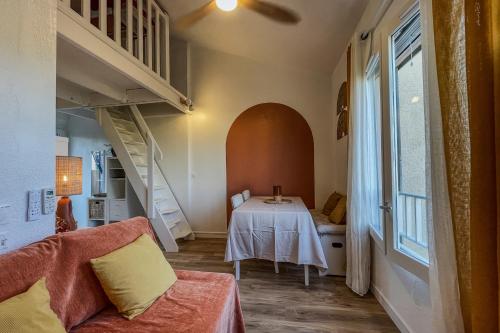 Charming studio with terrace near the beaches