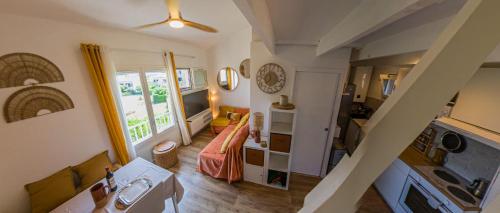 Charming studio with terrace near the beaches