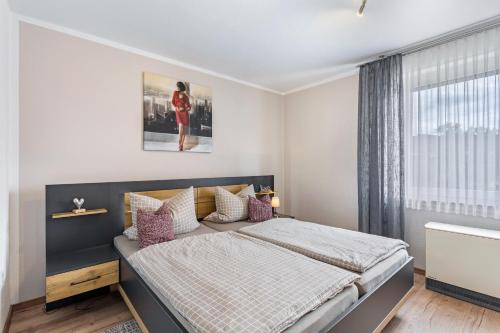 a bedroom with a bed and a window at Ferienwohnung Kleine Auszeit in Eslohe
