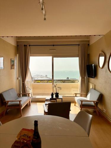 Duplex Saint Malo, front de mer, vue mer, plage, parking avec borne de recharge