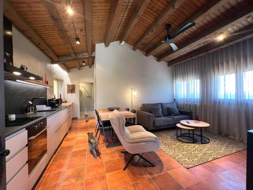 a kitchen and living room with a couch and a table at El Ventador de la Torra in Lladurs