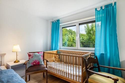 a baby crib in a room with a window at fewo-loh4-sinsheim in Sinsheim