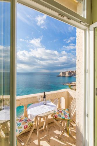 Luxury Seafront Apartment Banje