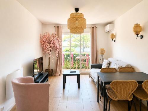 Appartement une chambre rénové avec balcon et parking