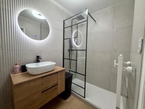 Appartement une chambre rénové avec balcon et parking