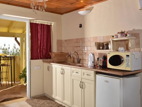 Cuisine ou kitchenette dans l'établissement Nof 10
