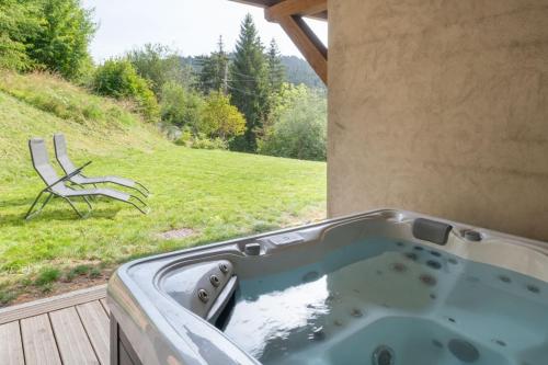 Chalet Zen Altitude Luxury Chalet with Hot Tub Sauna
