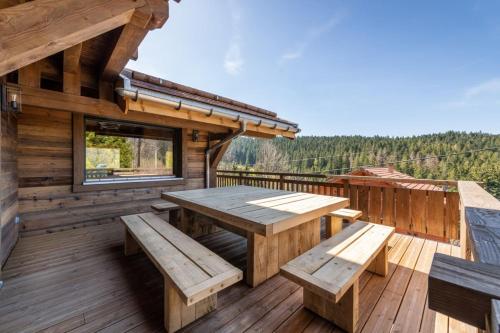 Chalet Zen Altitude Luxury Chalet with Hot Tub Sauna