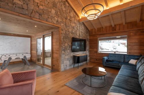 Chalet Zen Altitude Luxury Chalet with Hot Tub Sauna