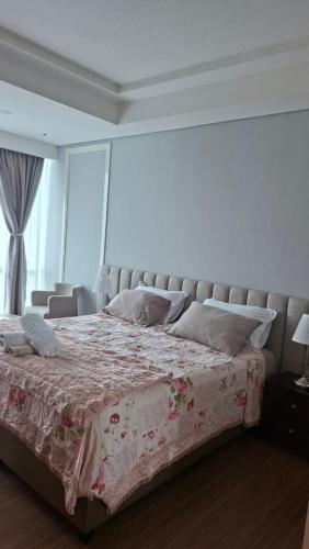 a bedroom with a large bed with a pink blanket at wyndham panbil sanctuary in Kangboi