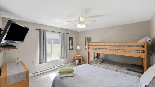 a bedroom with a bed and a flat screen tv at Fox Lair by AvantStay in North Creek
