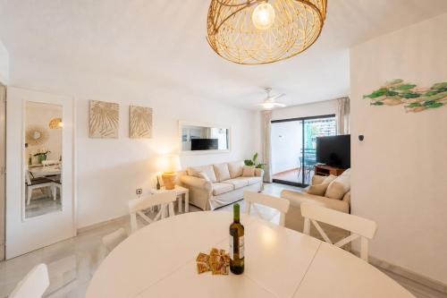 Family Holidays - La Carihuela, Piscina y Parking