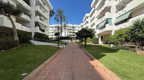 Family Holidays - La Carihuela, Piscina y Parking