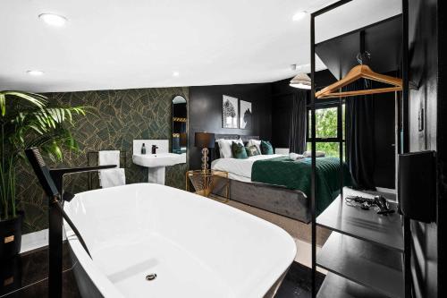 Free Parking Luxury Safari House photo 4