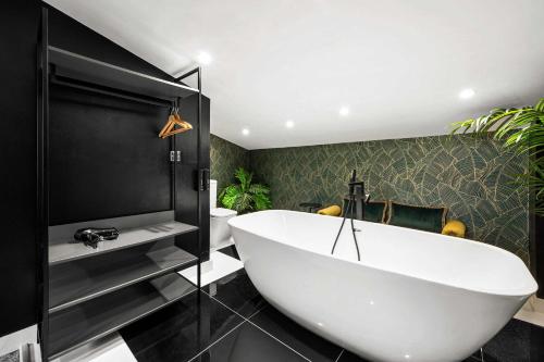 Free Parking Luxury Safari House photo 5