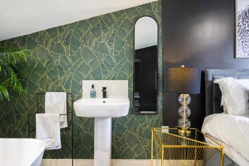 Free Parking Luxury Safari House photo 47