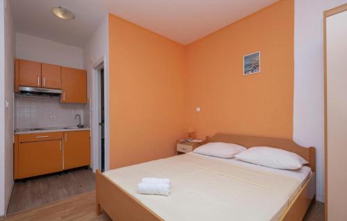 Beautiful Apartment In Makarska With Wifi