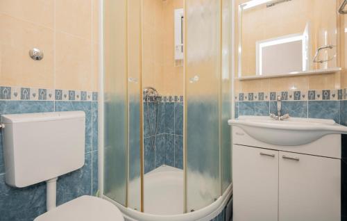 Beautiful Apartment In Makarska With Wifi