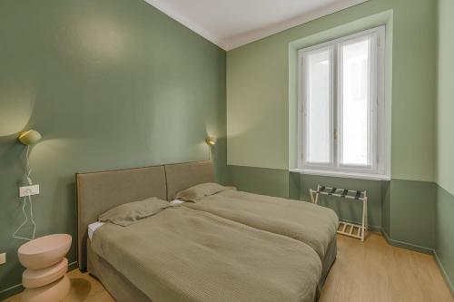 REF 2084 - Cannes City Center apartment with a balcony to rent