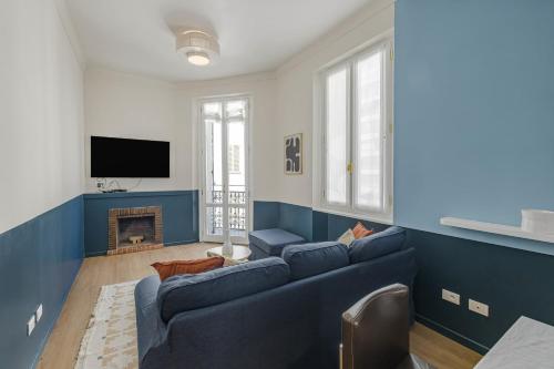 REF 2085 - Cannes Center 3-room apartment with balcony to rent