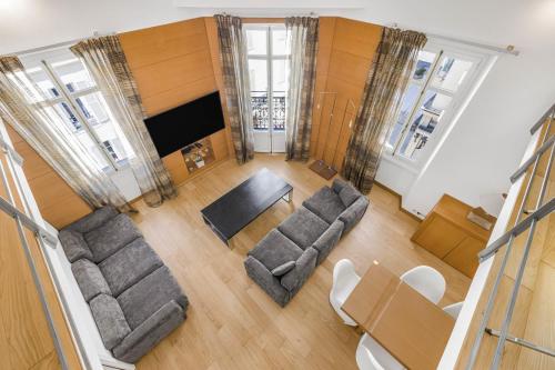 REF 2086 - Cannes Center Spacious apartment with balcony to rent