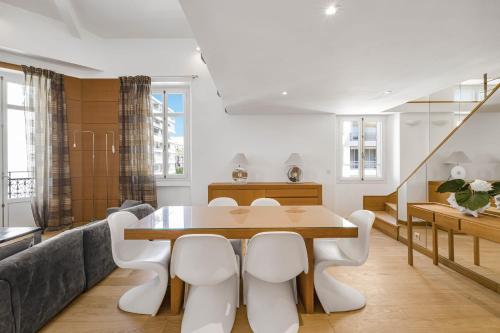 REF 2086 - Cannes Center Spacious apartment with balcony to rent
