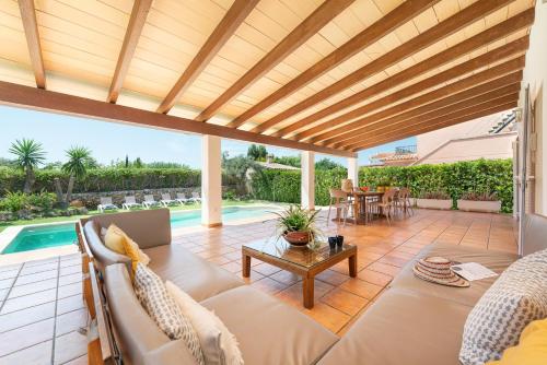 Villa Joana Barcares for 10 with swimming pool