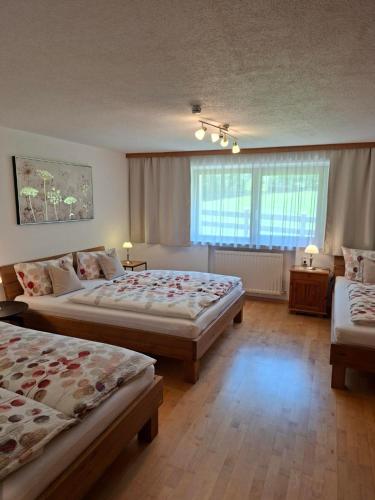 a bedroom with two beds and a window at Landhaus Gollner in Uderns