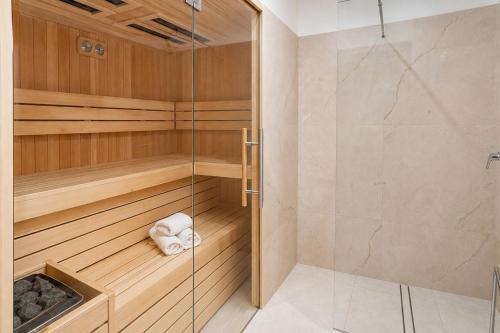 a sauna with a glass door and a shower at Pod Lipami in Bystra