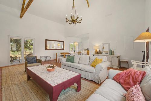 a living room with a couch and a table at Monte Do Poço Country House in Erra