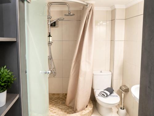 White Orchid Modern Studio near Metro & Free Parking