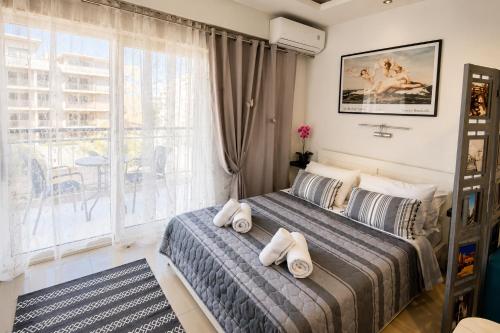 White Orchid Modern Studio near Metro & Free Parking