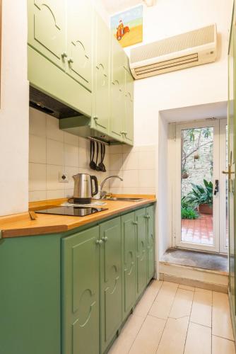 Homy Host Secret Garden Studio in Trastevere!