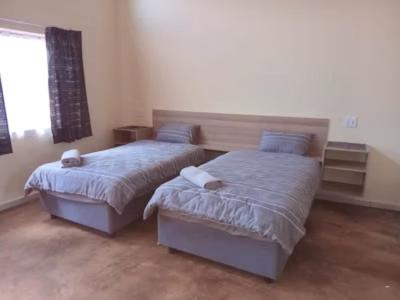 a bedroom with two beds and a window at Red Rocks Accommodation in Northam