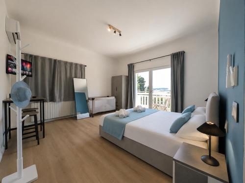 a bedroom with a bed and a desk and a window at Konero Room in Loreto