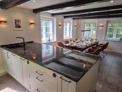 a kitchen with a table and a dining room at FH Luhe-Hof - Historisches Reetdachanwesen in Winsen