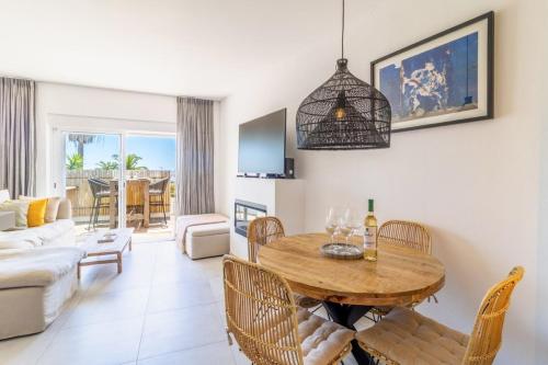 Casa Aura, luxury Luz apartment, pool, outdoor shower, beach 400m