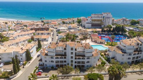 Casa Aura, luxury Luz apartment, pool, outdoor shower, beach 400m
