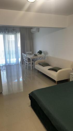 a living room with a couch and a table at T&T Studio in Râmnicu Vâlcea