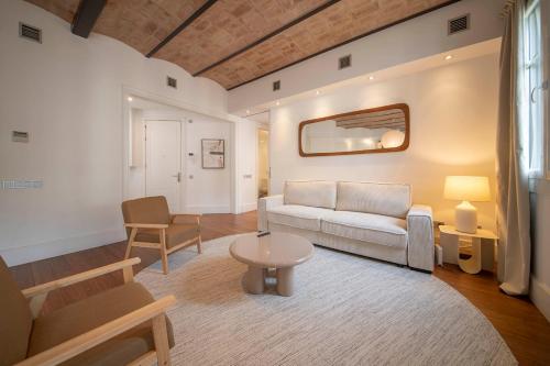 You Stylish Uptown Barcelona Apartments