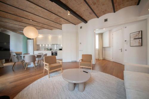 You Stylish Uptown Barcelona Apartments
