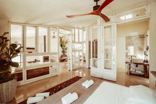 a living room with a ceiling fan and a couch at Suites Daldeia - Suite 1 in Azueira
