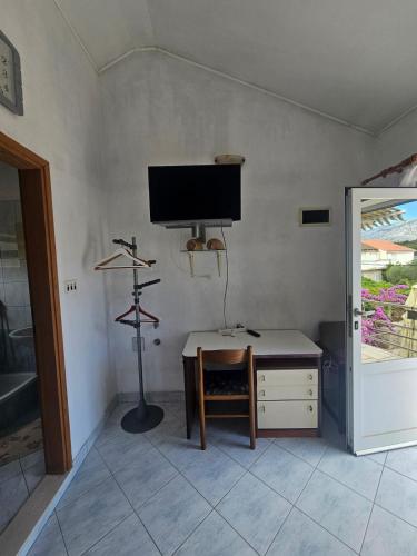 Apartments Kučija Vrnik