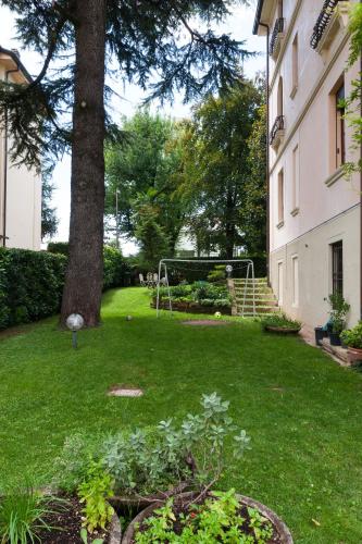 Κήπος έξω από το Residence Villa Mainard