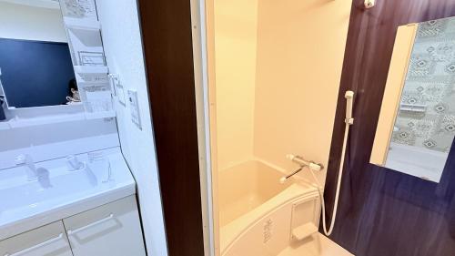 LEON RESORT Osaka bay Max10 people USJ 5min Namba 12min Osaka Sta 5min Shinsaibashi Osaka Castle 14min Chidoribashi Station 5min walk Best Location USJ5分 なんば12分 大阪駅5分 千鳥橋徒歩5分 心斎橋大阪城14分