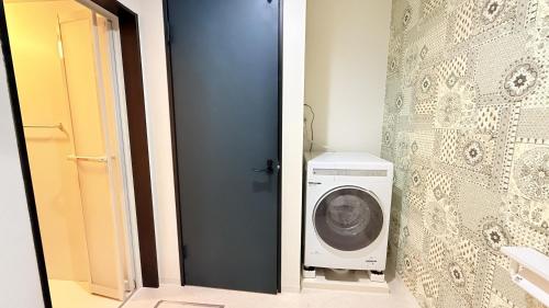 LEON RESORT Osaka bay Max10 people USJ 5min Namba 12min Osaka Sta 5min Shinsaibashi Osaka Castle 14min Chidoribashi Station 5min walk Best Location USJ5分 なんば12分 大阪駅5分 千鳥橋徒歩5分 心斎橋大阪城14分