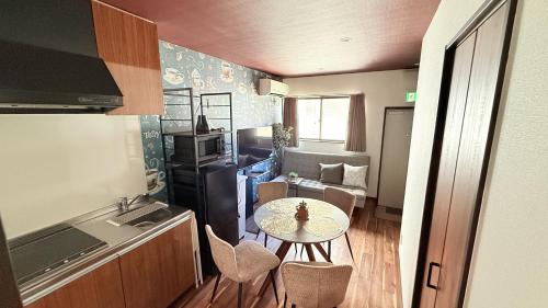 LEON RESORT Osaka bay Max10 people USJ 5min Namba 12min Osaka Sta 5min Shinsaibashi Osaka Castle 14min Chidoribashi Station 5min walk Best Location USJ5分 なんば12分 大阪駅5分 千鳥橋徒歩5分 心斎橋大阪城14分